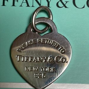 💚 Tiffany & Co Necklace Charm